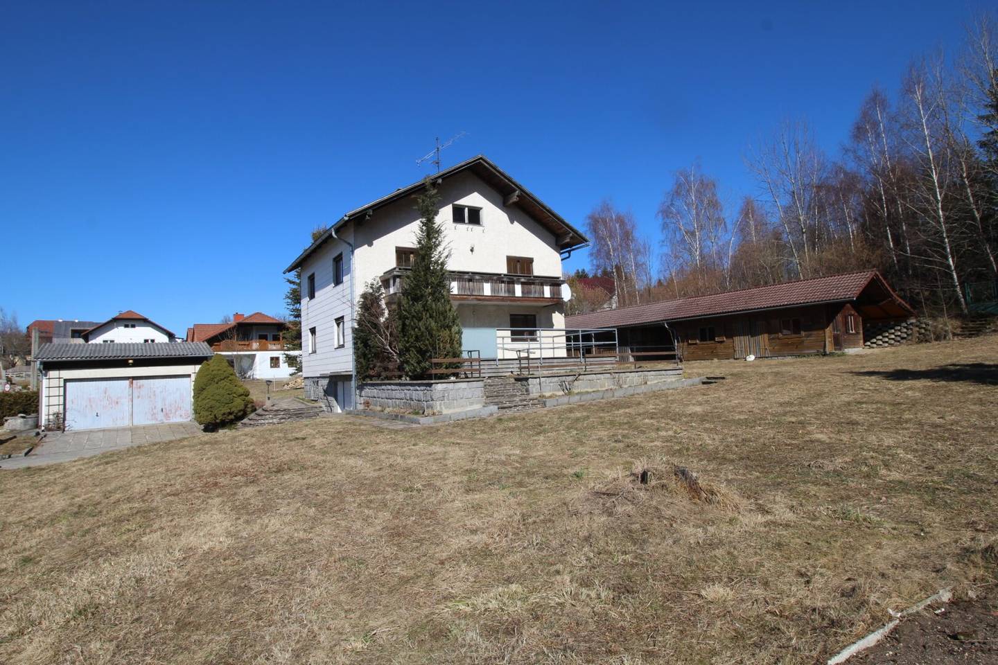 SONNENLAGE - Wohnhaus auf 4700 m² Grund inkl. Entwicklungsplan