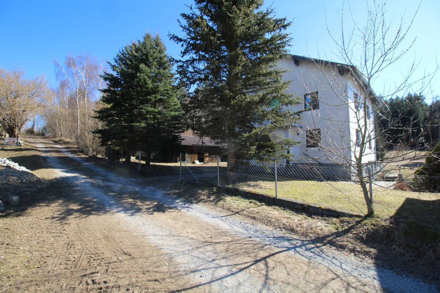 SONNENLAGE - Wohnhaus auf 4700 m² Grund inkl. Entwicklungsplan