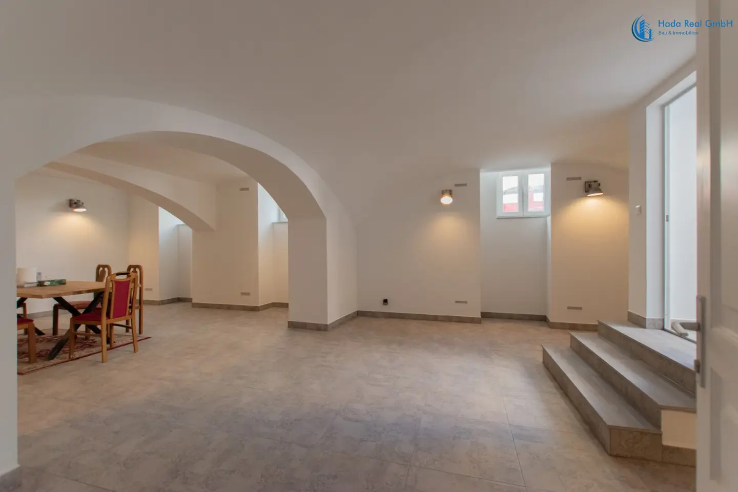 Souterrain-Studio mit Straßenzugang