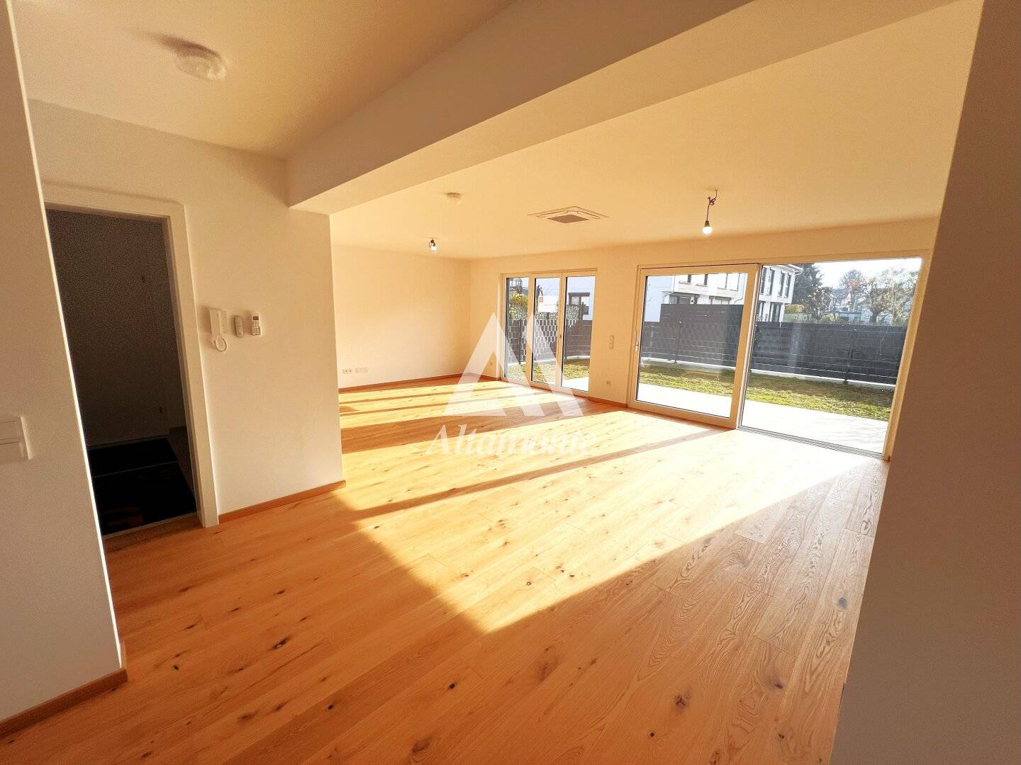 First class living in first occupancy stylish single family house in Essling
