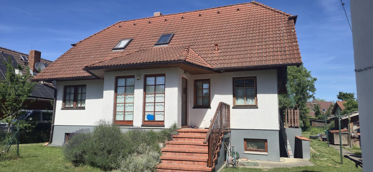 Rarität in Leopoldau: Großzügiges Eigengrundstück mit ca. 1.200 m² Größe und 2 Wohnhäusern, nahe der U1!