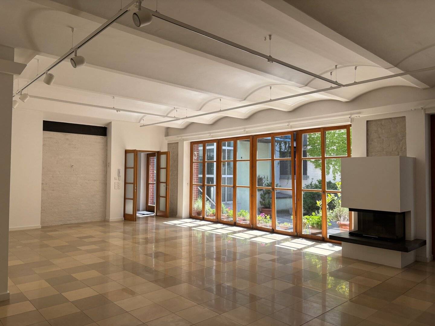 1090 WIEN: Urban&Zentral gelegenes Traum-Loft mit Dachgarten in ruhiger, uneinsichtiger, sonniger Innenhoflage, vielseitig nutzbar.