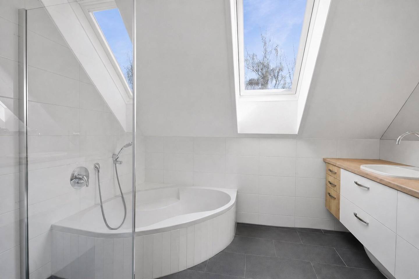 Exklusive Dachgeschoss-Maisonette in Bestlage mit Traumblick