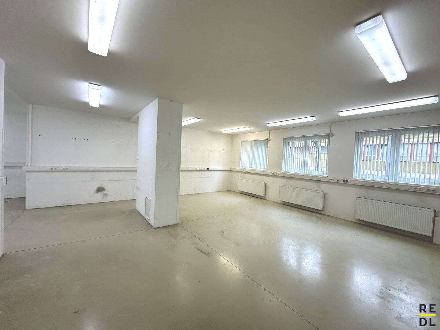 Working with perspective: light filled office space with a lot of potential commission free