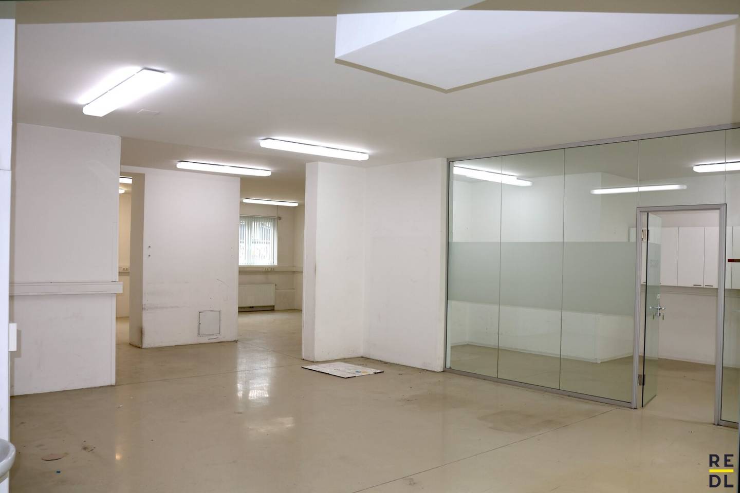 Working with perspective: light filled office space with a lot of potential commission free