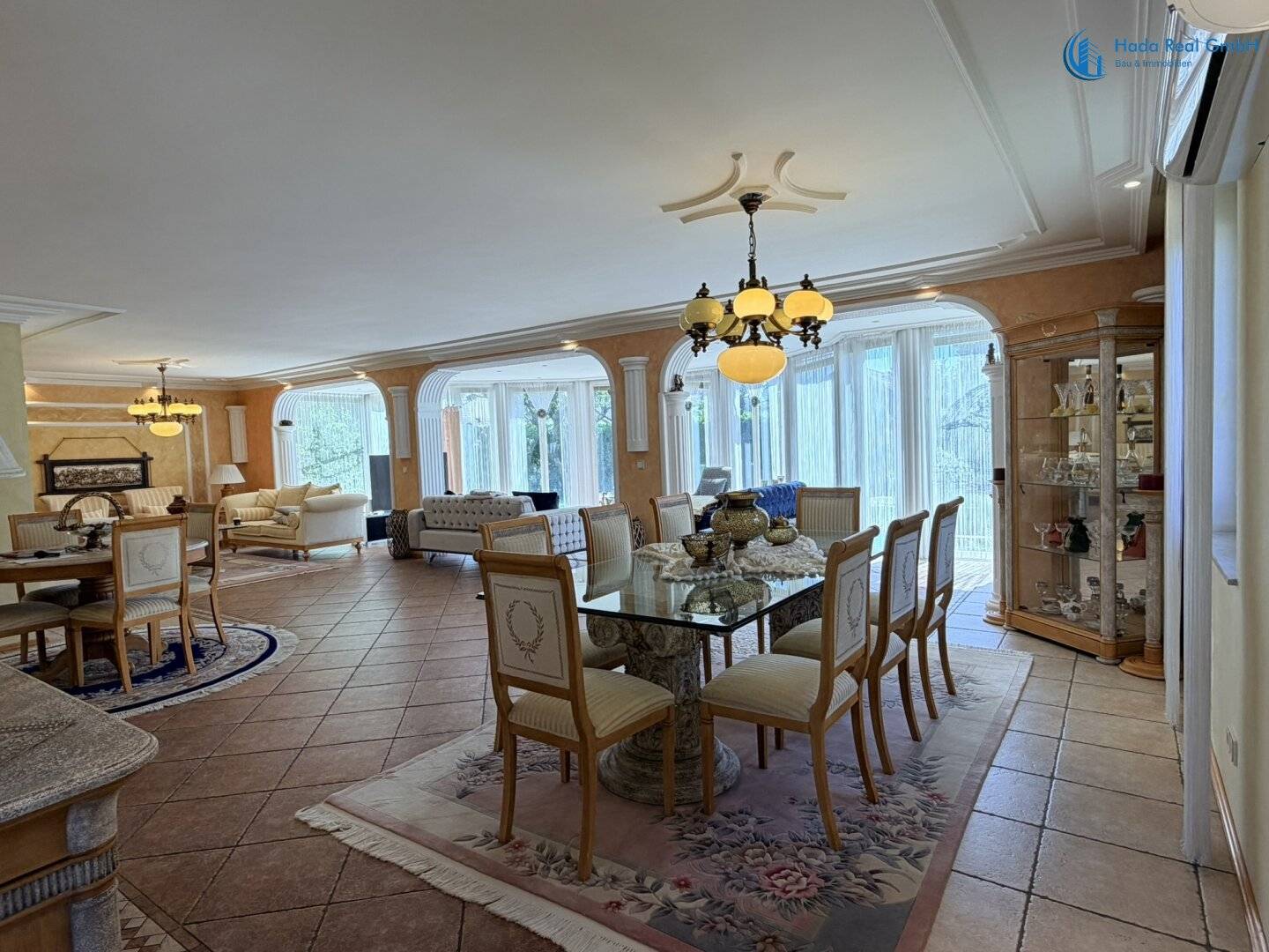 Generous 7-room house in Ebreichsdorf with terrace, garage and modern amenities in good condition? No, with modern amenities and terrace and garage