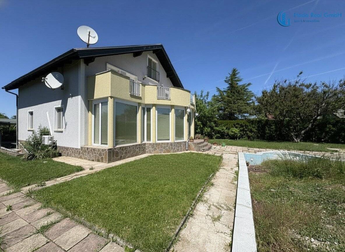 Generous 7-room house in Ebreichsdorf with terrace, garage and modern amenities in good condition? No, with modern amenities and terrace and garage