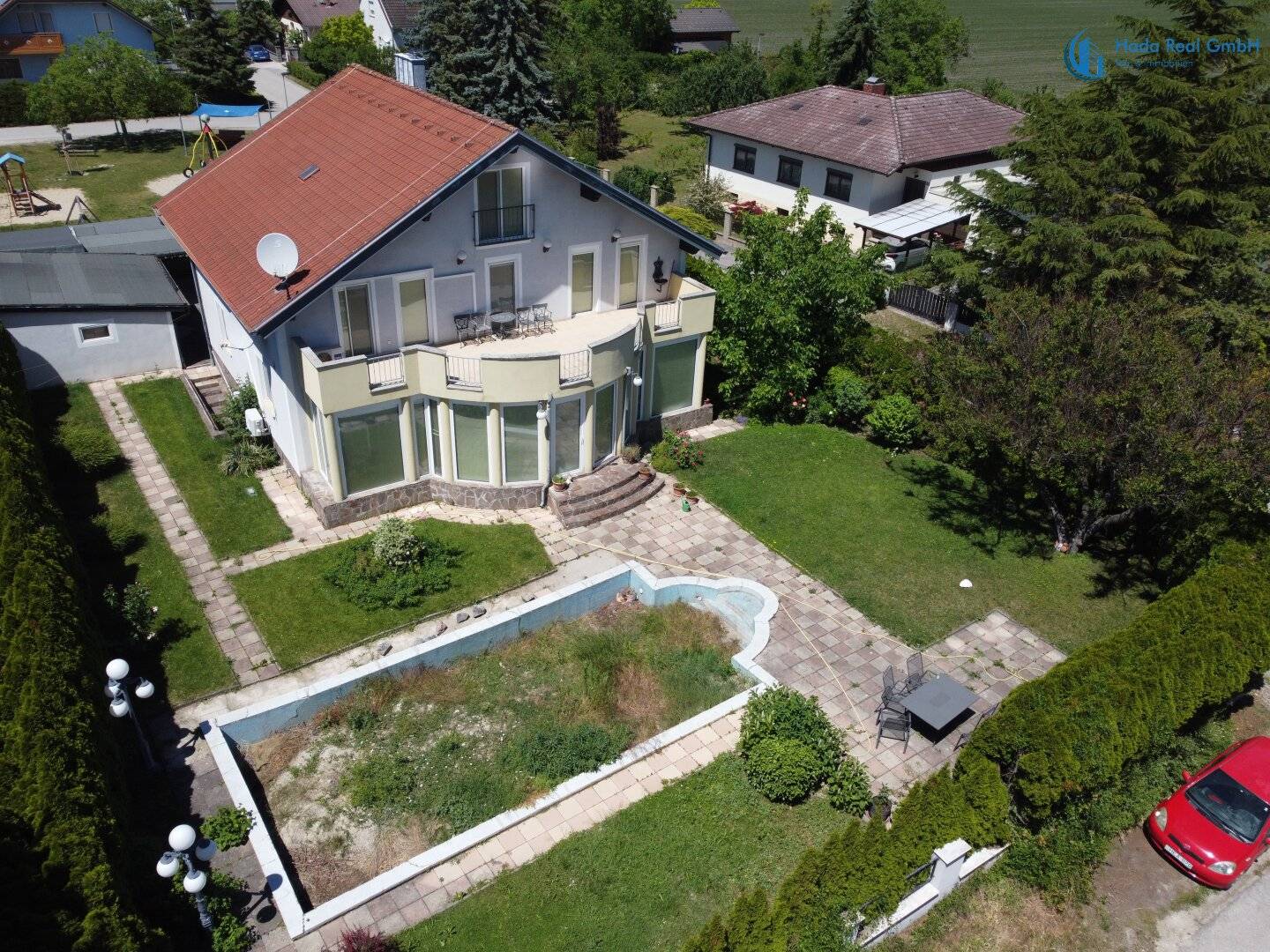Spacious 7-room house in Ebreichsdorf with terrace, garage and modern fittings