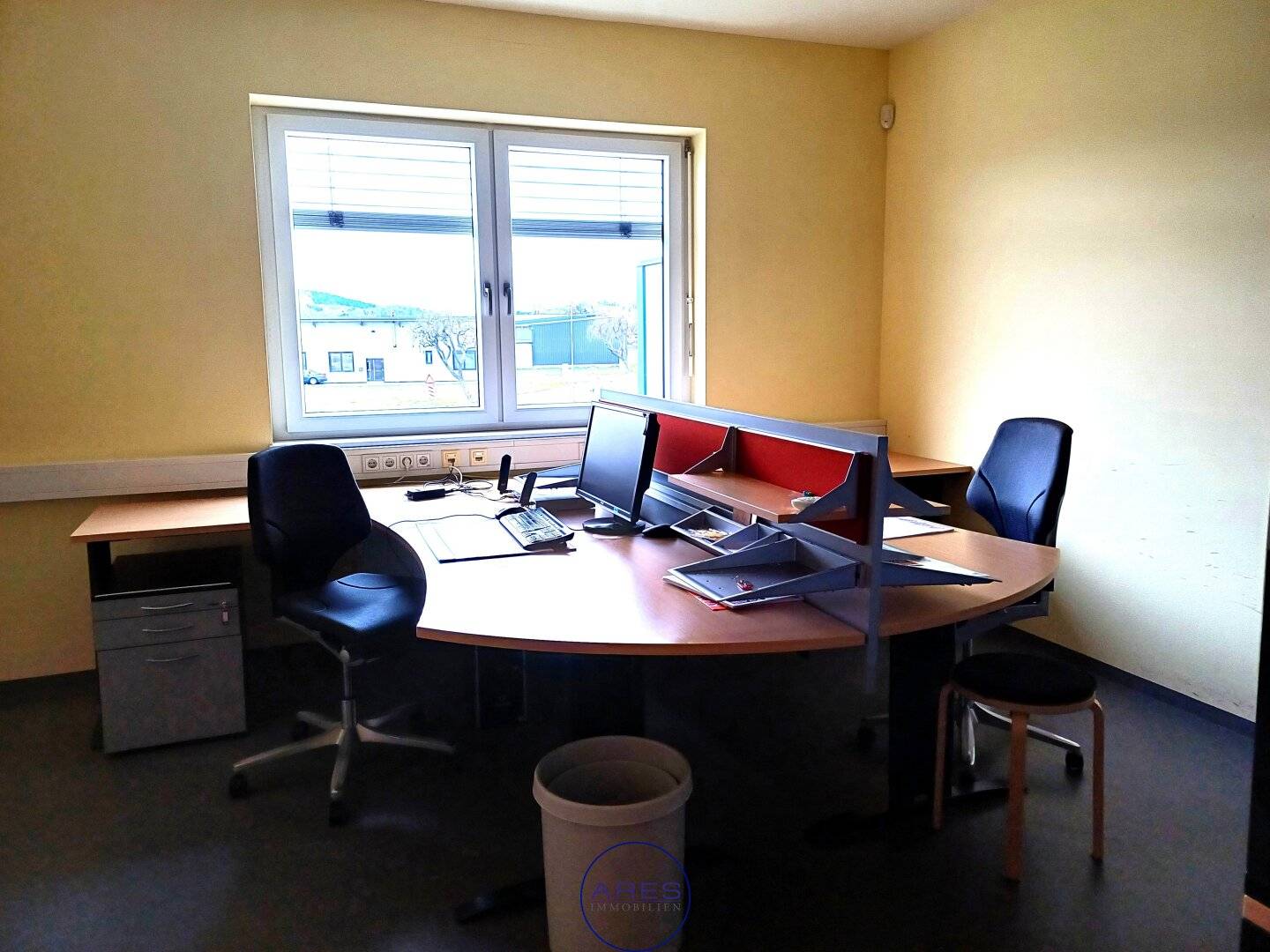 Bright, friendly office space with the best equipment in Reidling for rent? no trailing punctuation? hmm