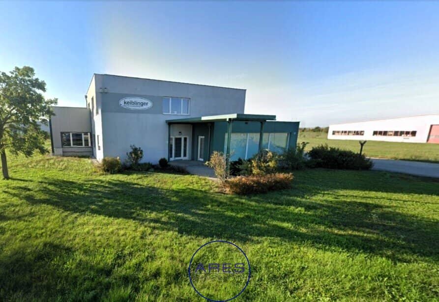 Bright, friendly office space with the best equipment in Reidling for rent? no trailing punctuation? hmm