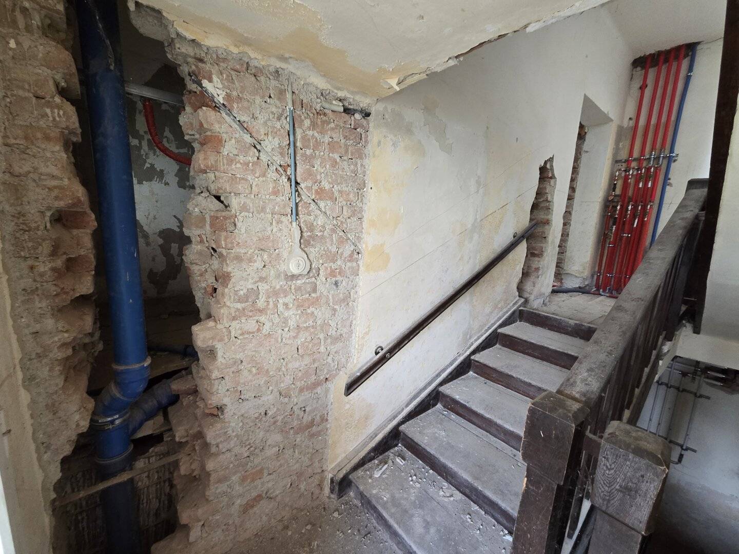 Leeres Entwicklungszinshaus mit 10 Wohnungen zu verkaufen