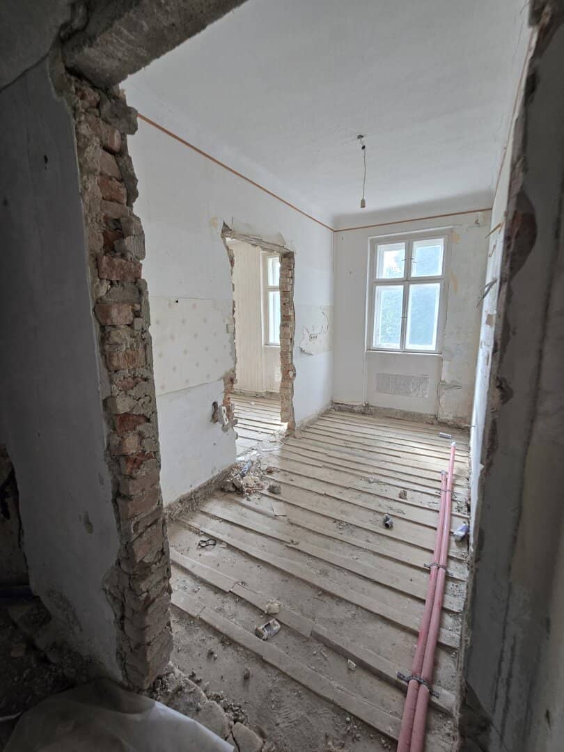 Leeres Entwicklungszinshaus mit 10 Wohnungen zu verkaufen