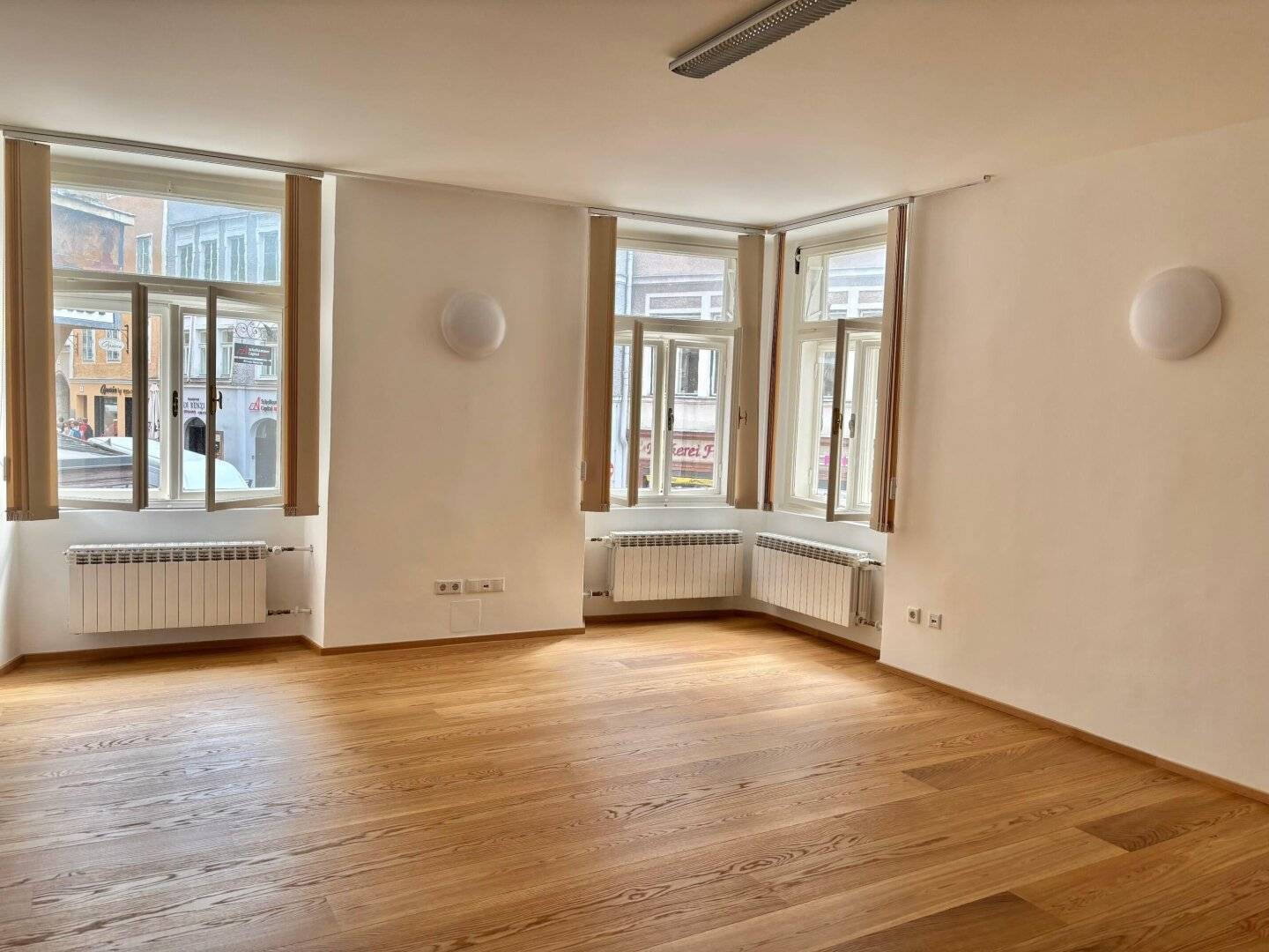 PLATZL: Representative 3 room old building office space (approx 88 m²) in Münchnerhof for a law firm or office or clinic etc