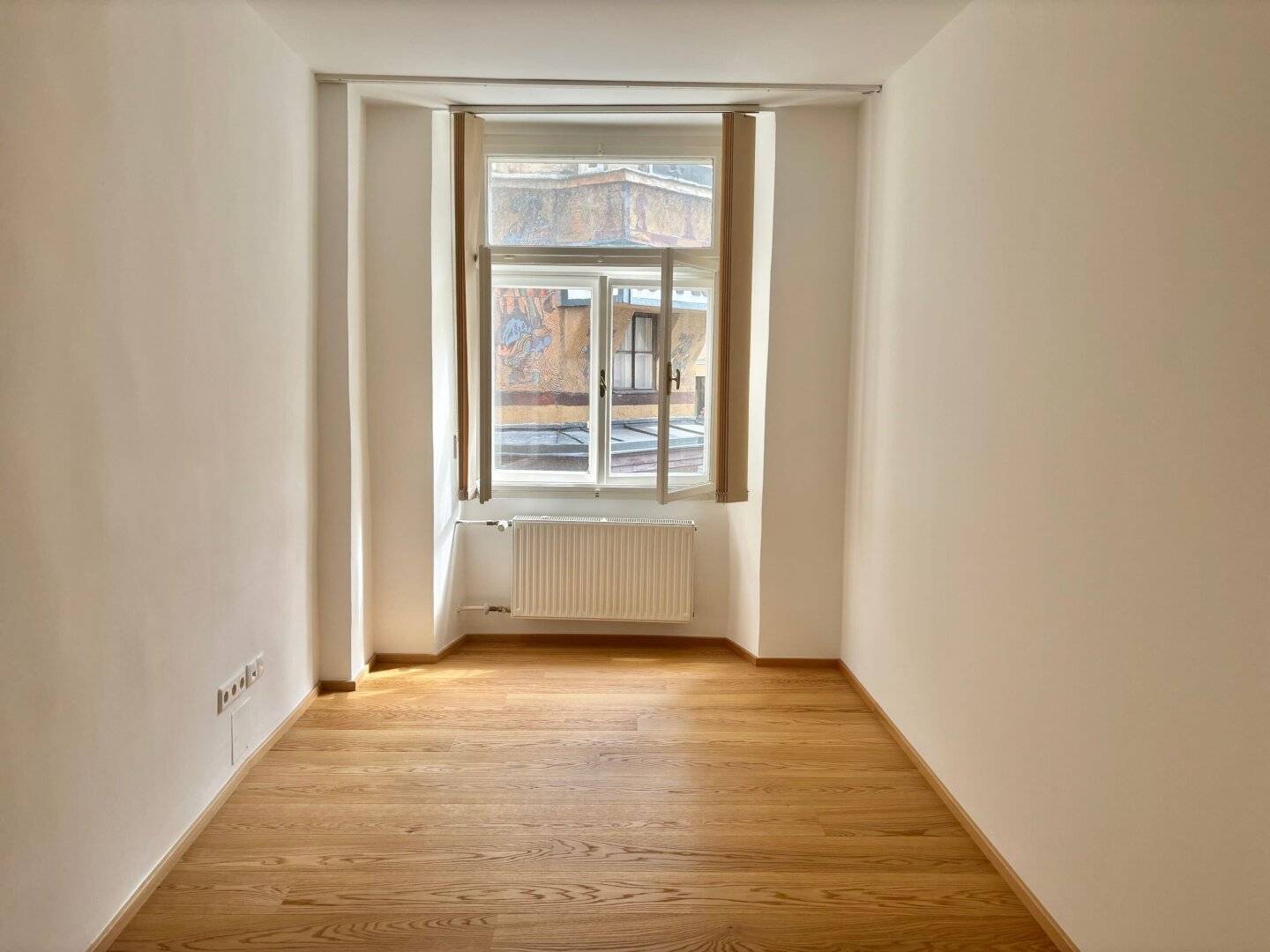 PLATZL: Representative 3 room old building office space (approx 88 m²) in Münchnerhof for a law firm or office or clinic etc