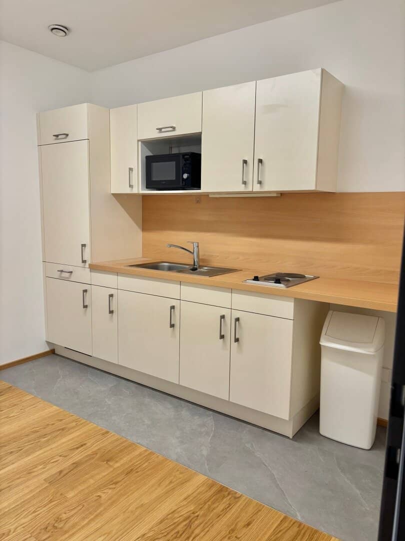 PLATZL: Representative 3 room old building office space (approx 88 m²) in Münchnerhof for a law firm or office or clinic etc