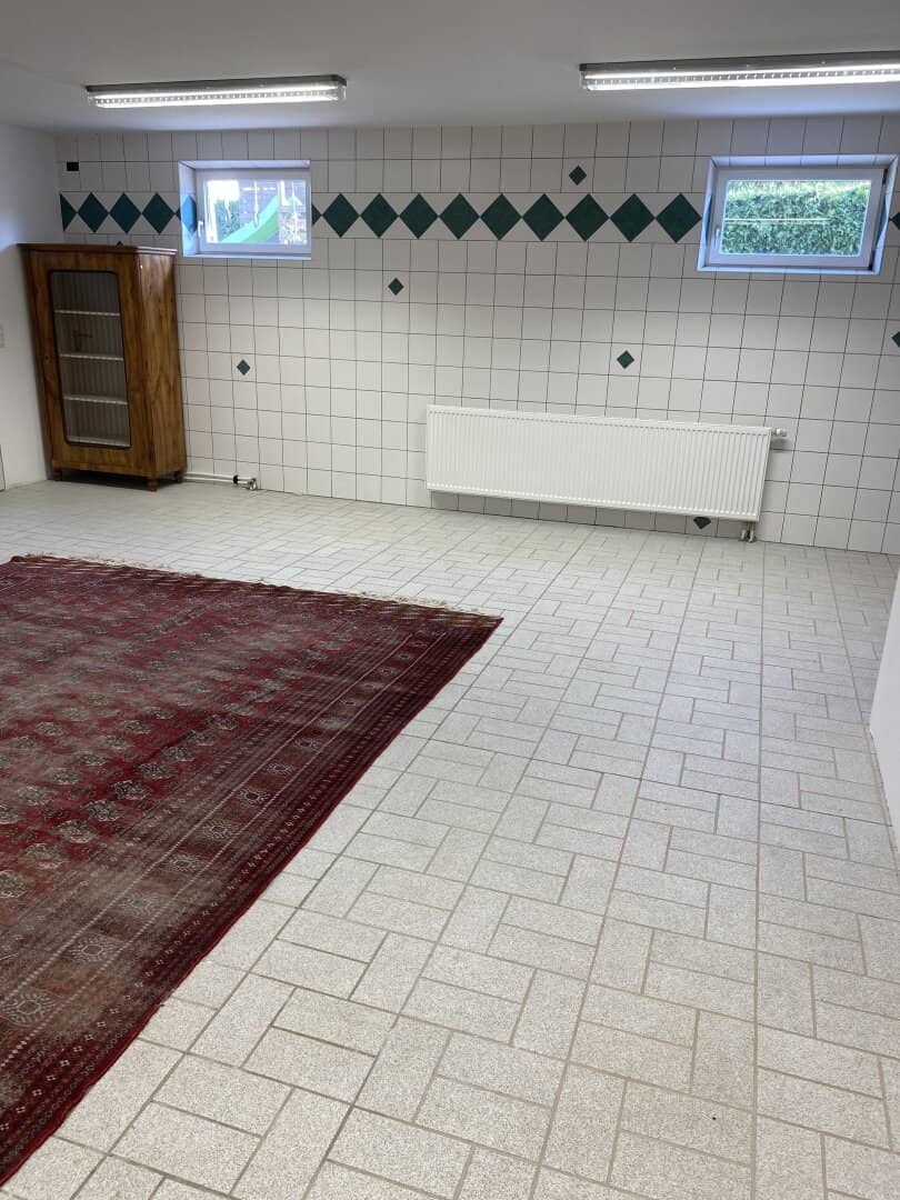 108 m² ground-level usable space for garage, storage space, and hobby workshop to rent