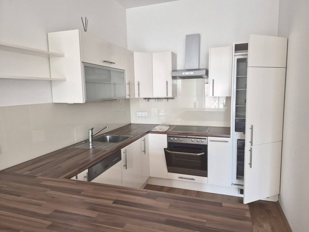 Spacious apartment with balcony on Linzer Hauptplatz