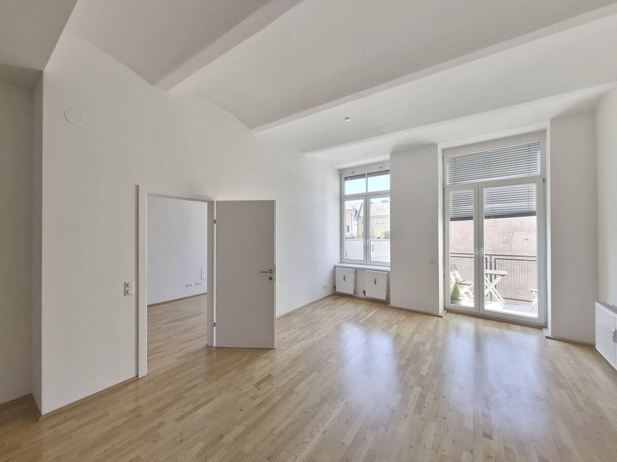 Spacious apartment with balcony on Linzer Hauptplatz
