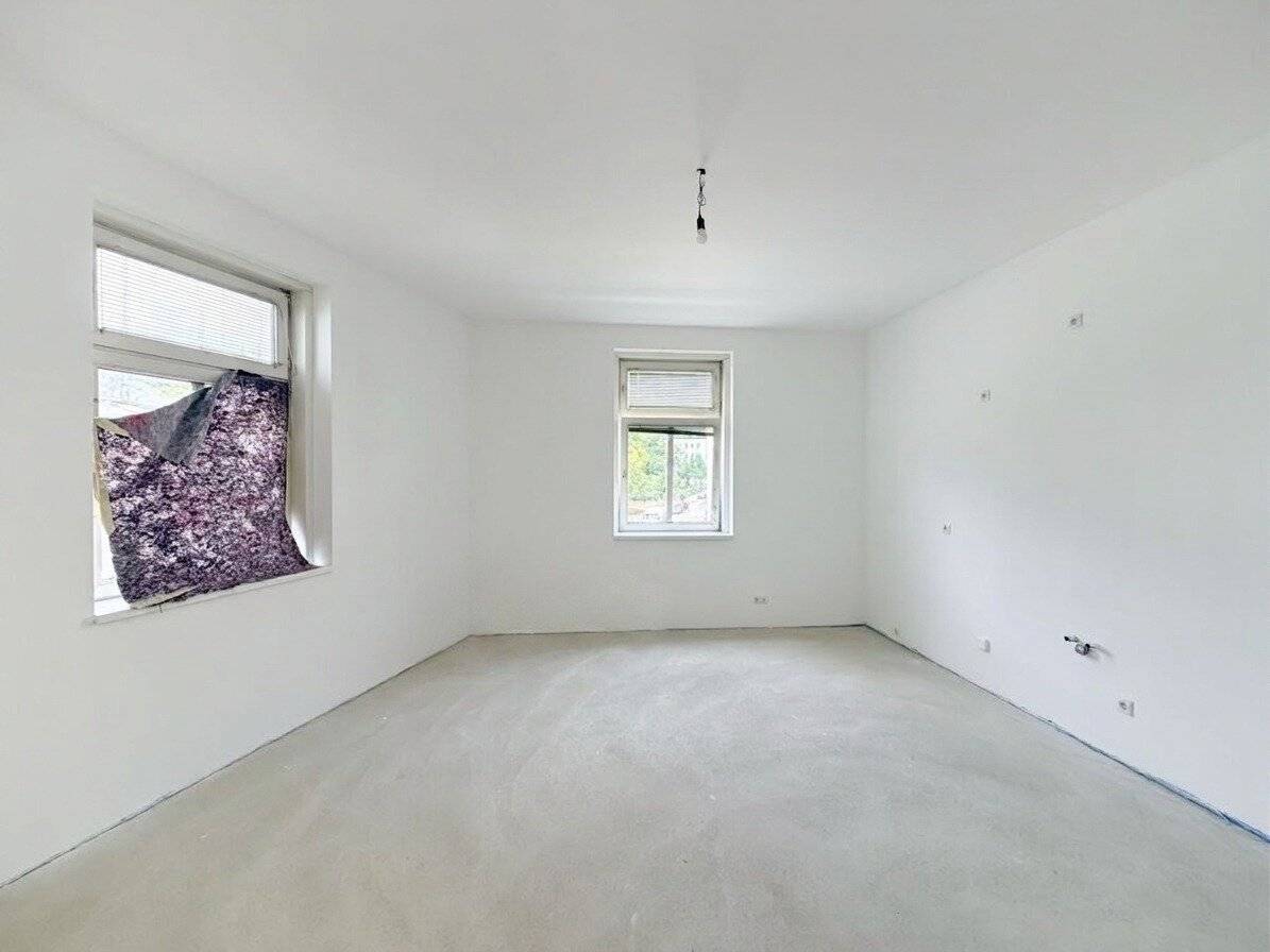 First occupancy after complete renovation, owner-occupied apartment in an old building near Matzner Park, 5 minutes to Wien Penzing station