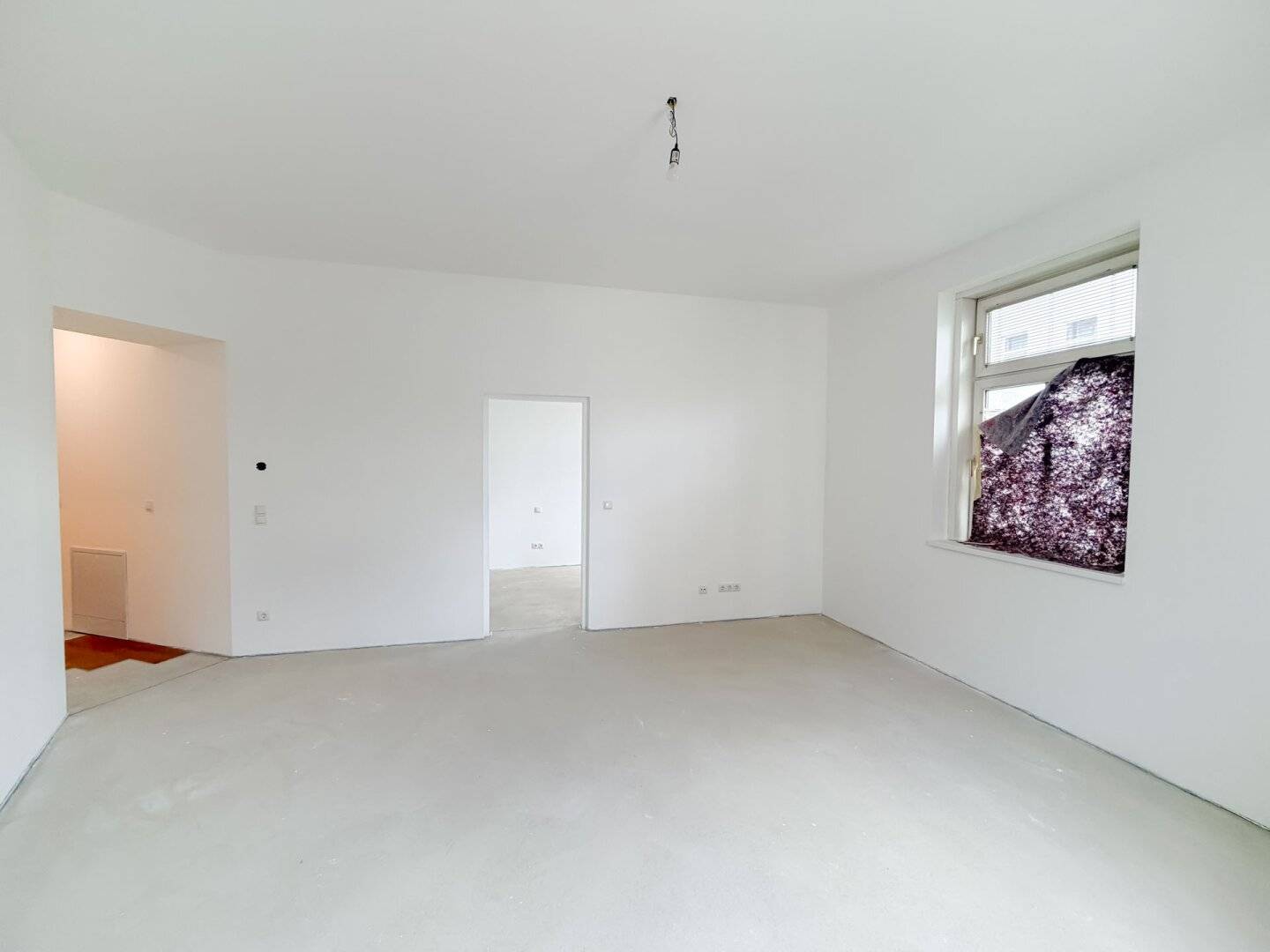 First occupancy after complete renovation, owner-occupied apartment in an old building near Matzner Park, 5 minutes to Wien Penzing station