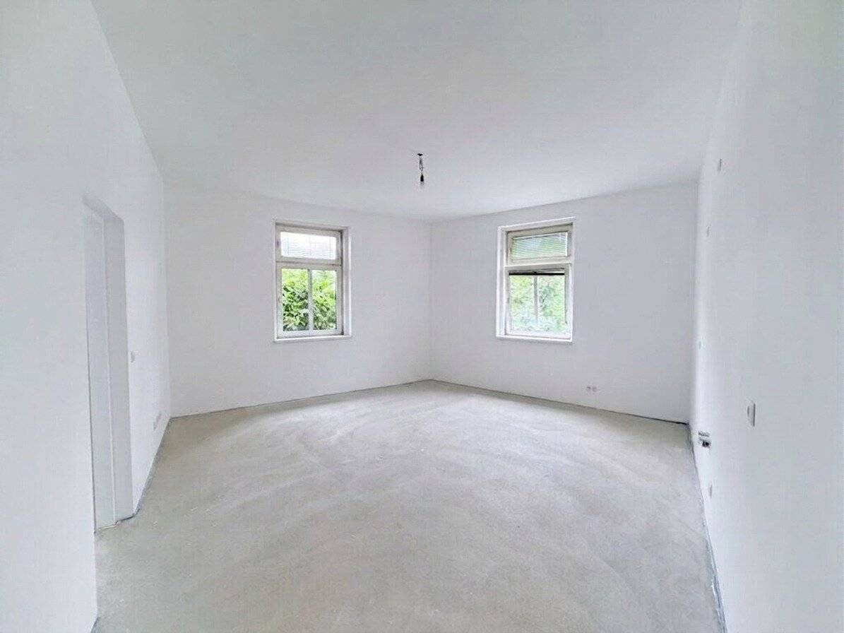 First occupancy after complete renovation, owner-occupied apartment in an old building near Matzner Park, 5 minutes to Wien Penzing station
