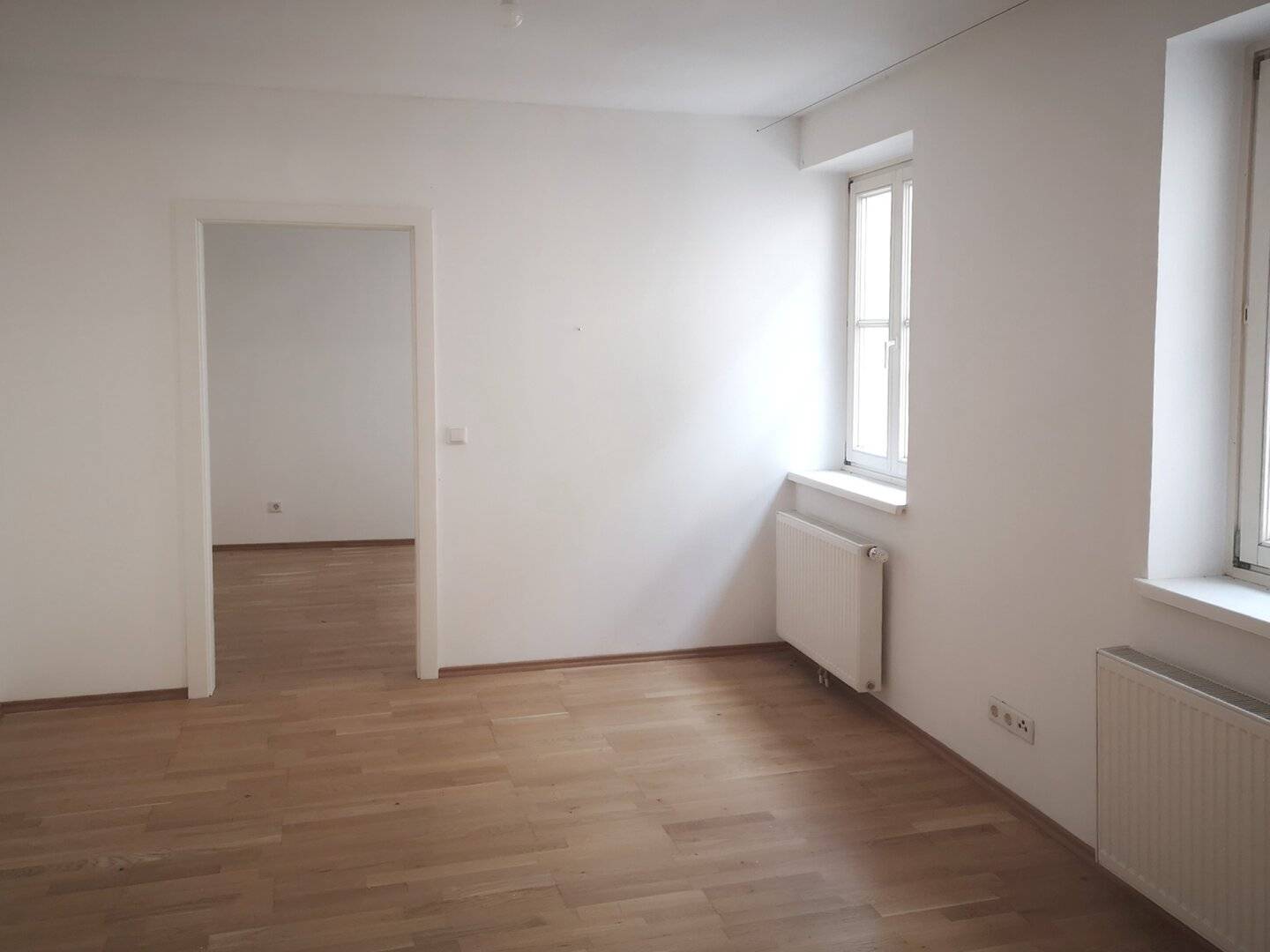 Living at Linzer Hauptplatz in the quiet middle part of the house. 61 m²?nope? wait further.