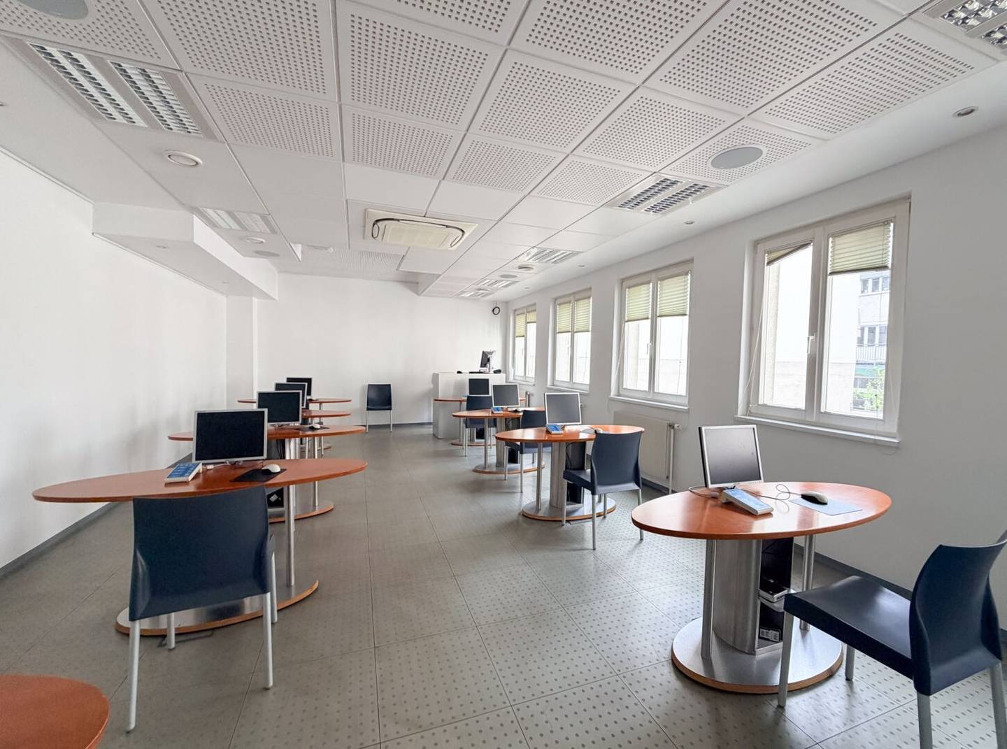 3.94% return! Permanently leased office for sale