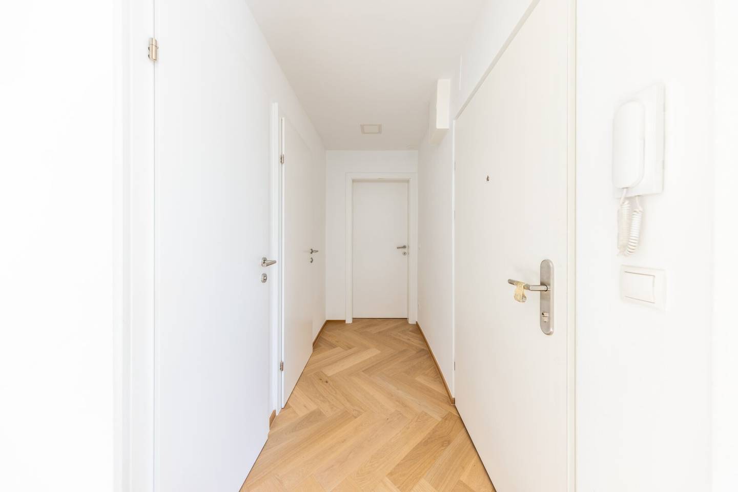 Bright extensively renovated top floor apartment in Döbling Nottebohmstraße without elevator