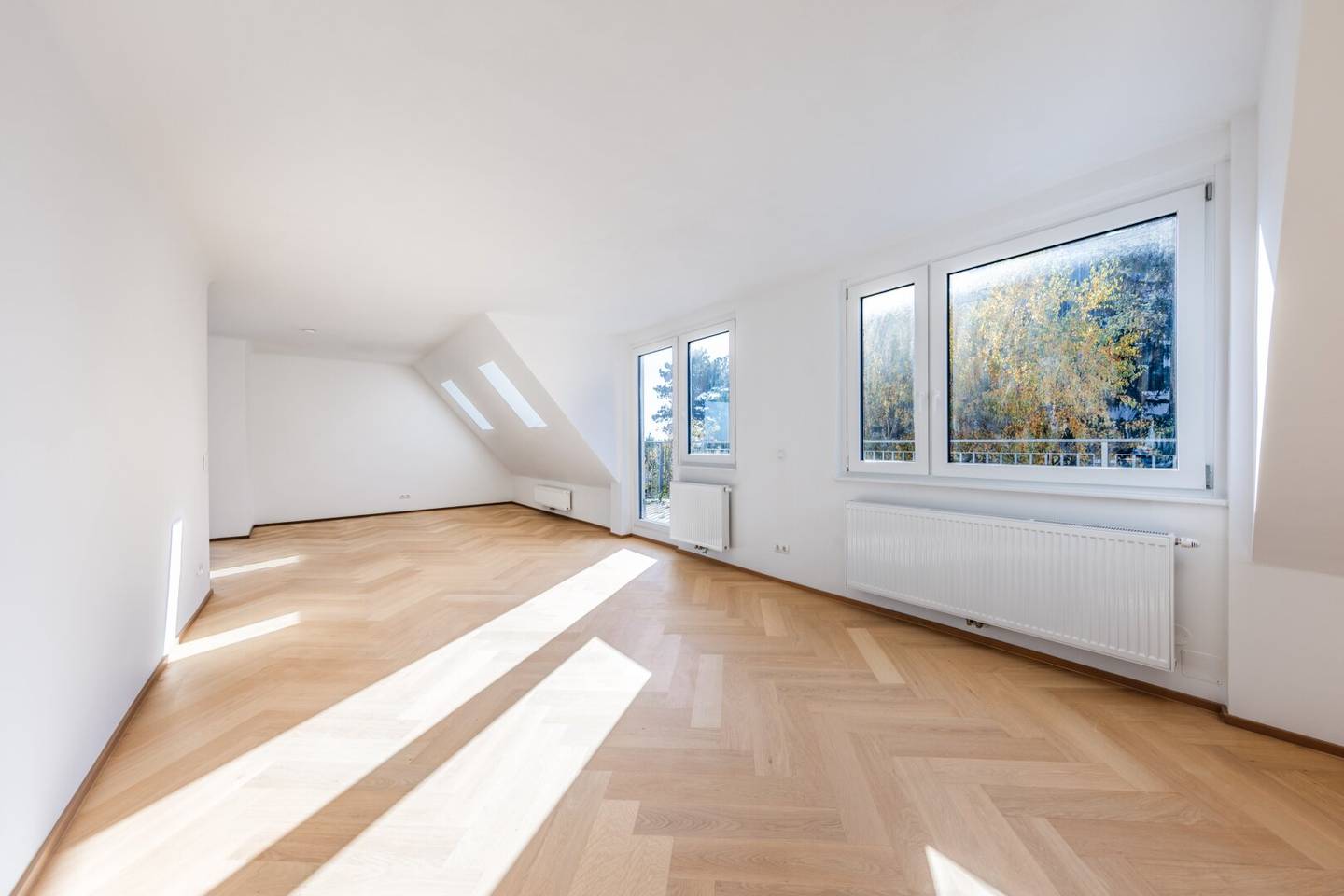 Bright extensively renovated top floor apartment in Döbling Nottebohmstraße without elevator