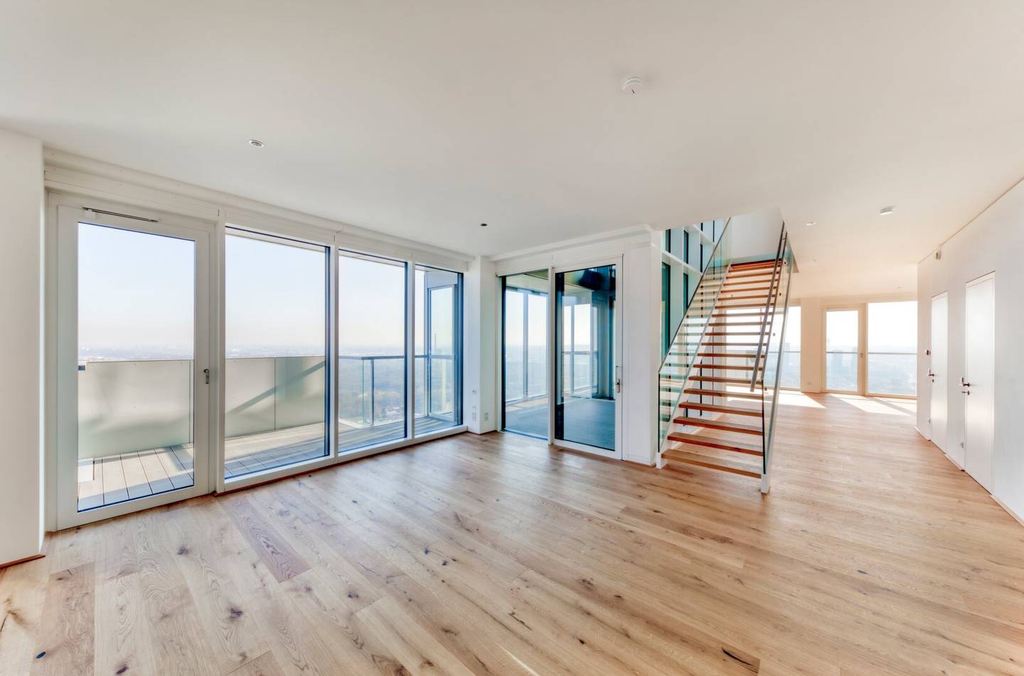 The last penthouse in the Marina Tower
