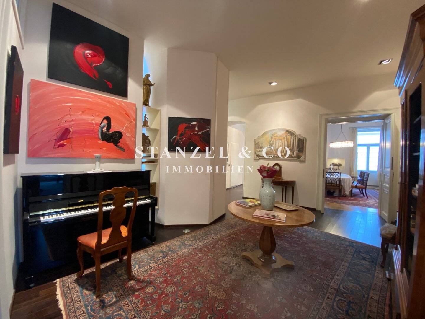 Gorgeous old building apartment at Karlsplatz