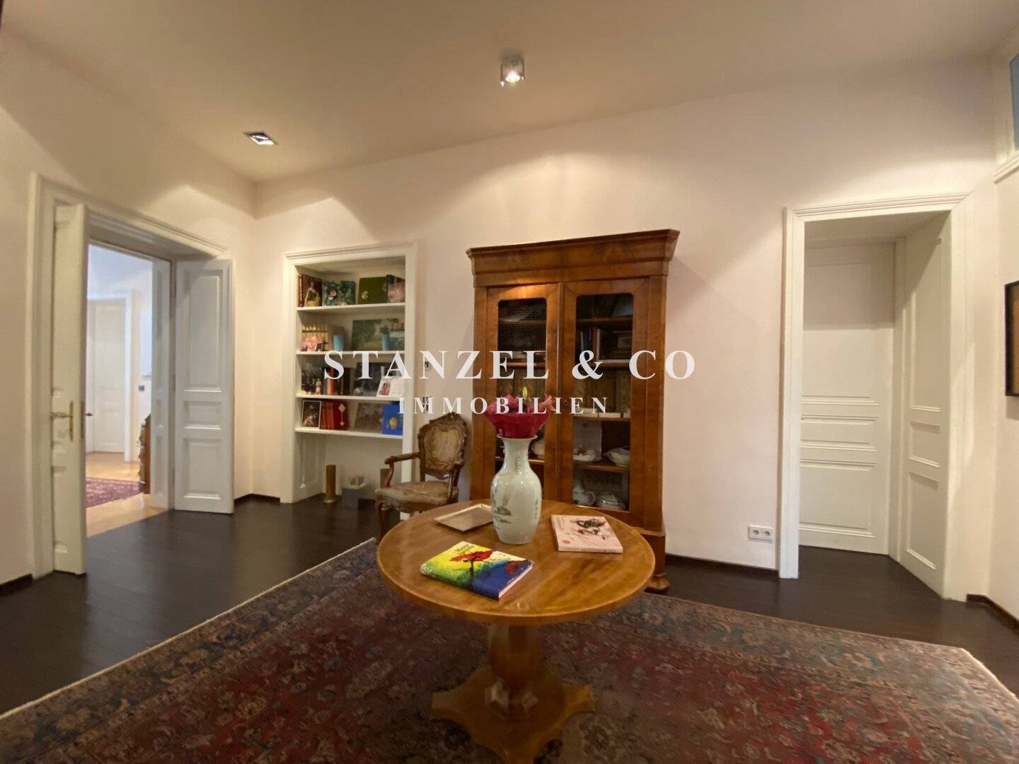 Gorgeous old building apartment at Karlsplatz