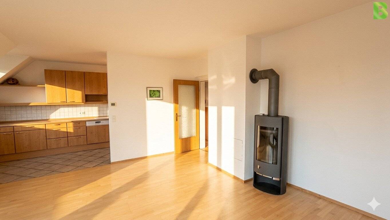 Gepflegte 4-Zi-DG-Wohnung mit Terrasse, KFZ Stellplatz & Kamin in Gänserndorf-Stadt!