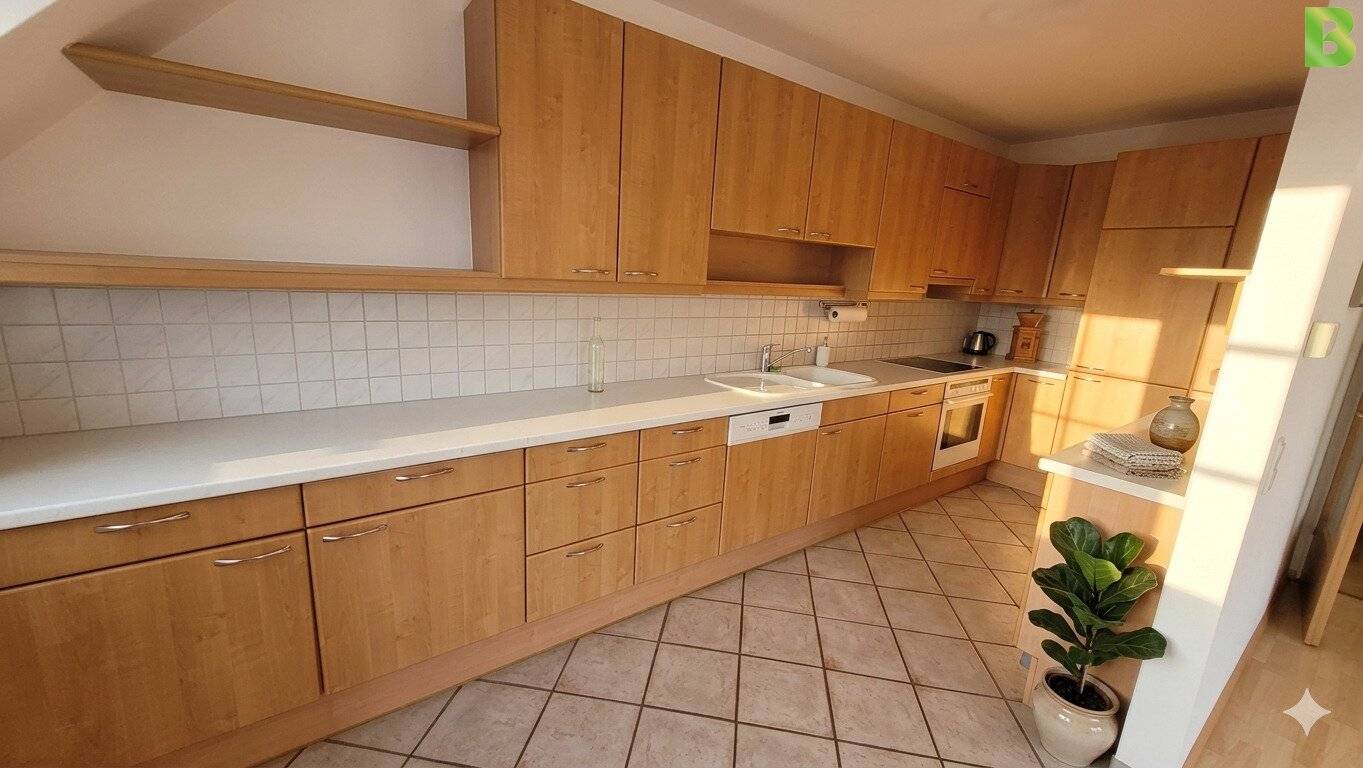 Gepflegte 4-Zi-DG-Wohnung mit Terrasse, KFZ Stellplatz & Kamin in Gänserndorf-Stadt!
