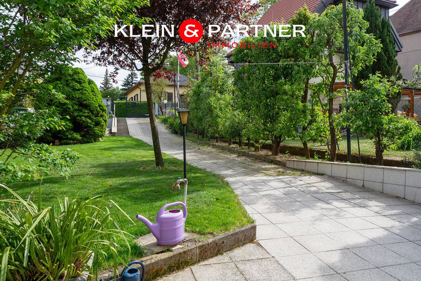 Wunderbarer Garten, toller Pool und fantastische Fernsicht!