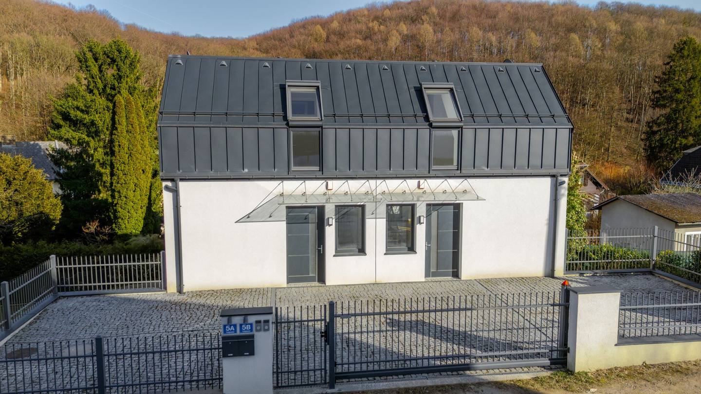 LETZTE EINHEIT! 10 Minuten zum Auhof Center! ERSTBEZUG! Doppelhaushälfte mit 170 m2 Wohnfläche in ruhiger Wohnlage mit Grünblick!