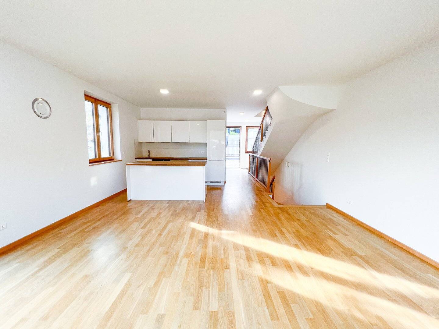 LETZTE EINHEIT! 10 Minuten zum Auhof Center! ERSTBEZUG! Doppelhaushälfte mit 170 m2 Wohnfläche in ruhiger Wohnlage mit Grünblick!