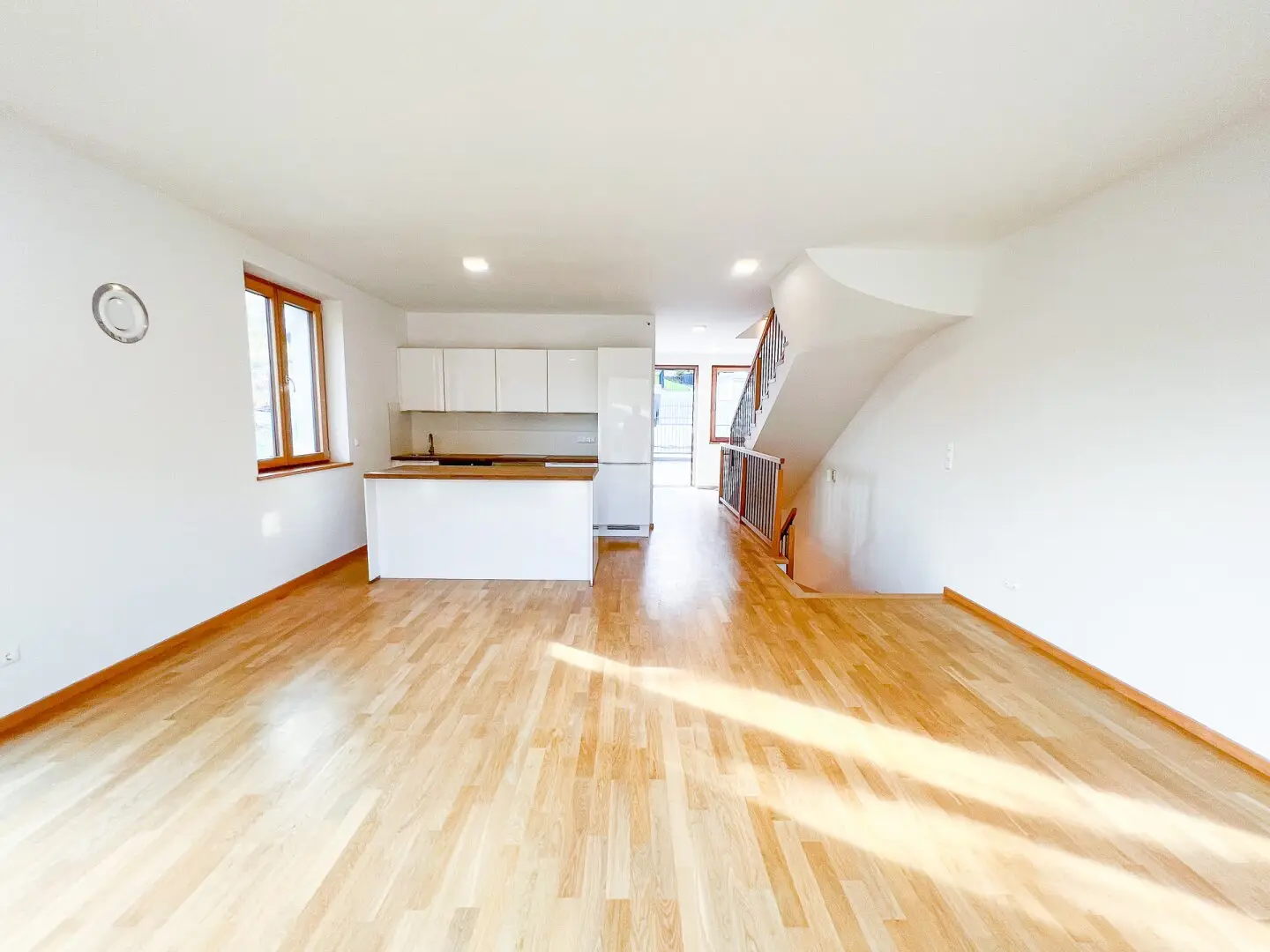 LETZTE EINHEIT! 10 Minuten zum Auhof Center! ERSTBEZUG! Doppelhaushälfte mit 170 m2 Wohnfläche in ruhiger Wohnlage mit Grünblick!