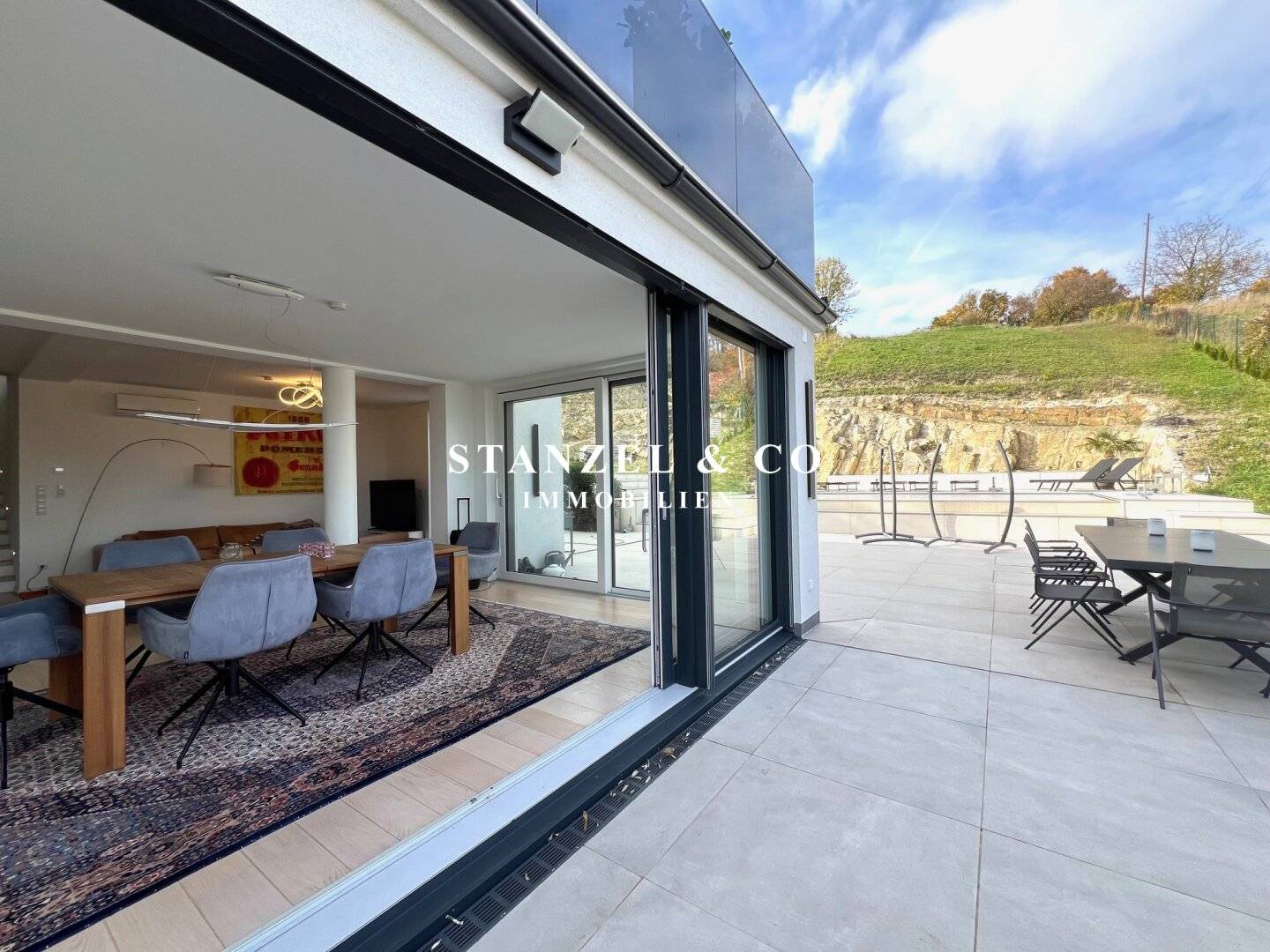 MODERNE VILLA MIT TRAUMBLICK & POOL