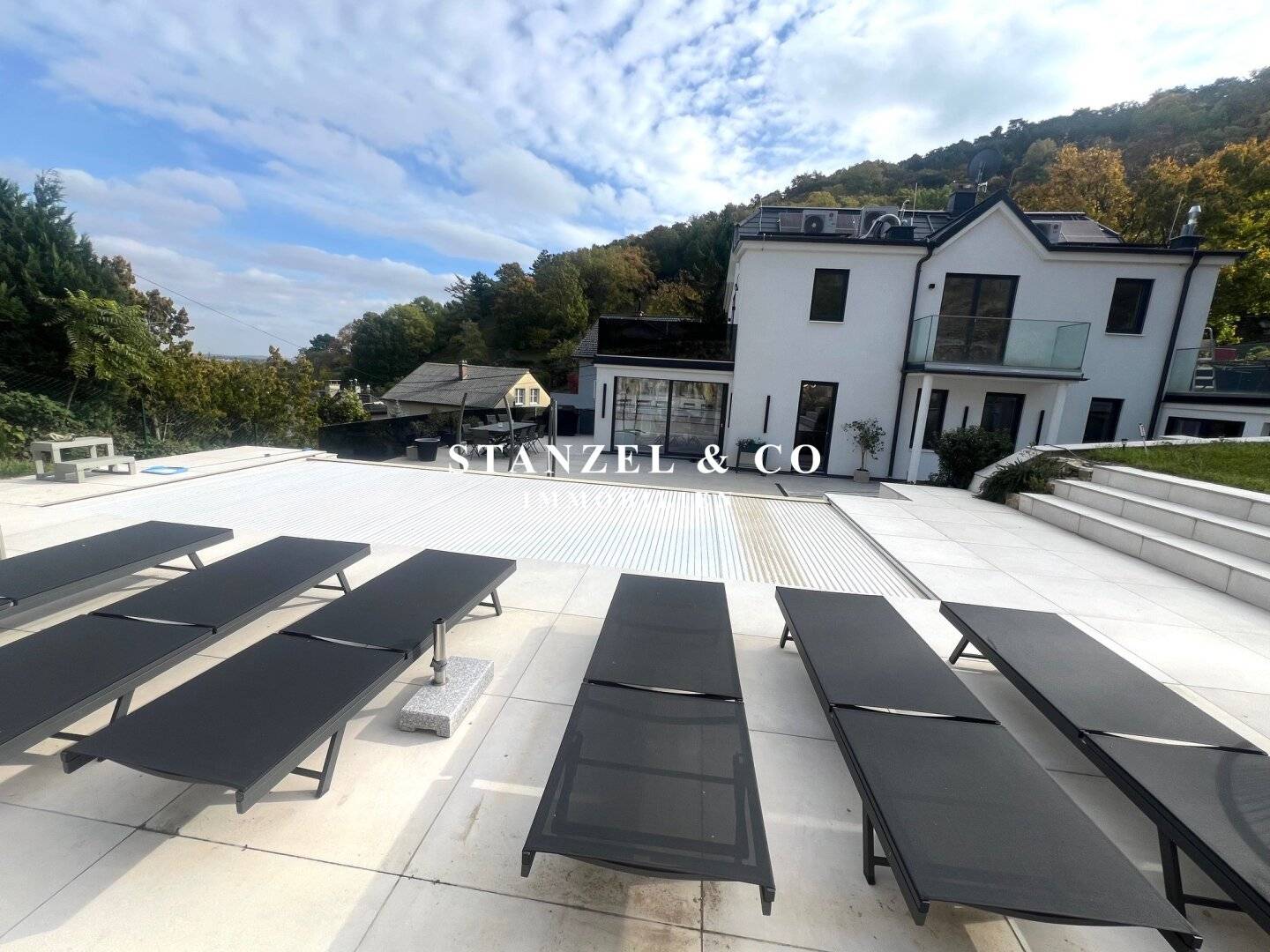 MODERNE VILLA MIT TRAUMBLICK & POOL
