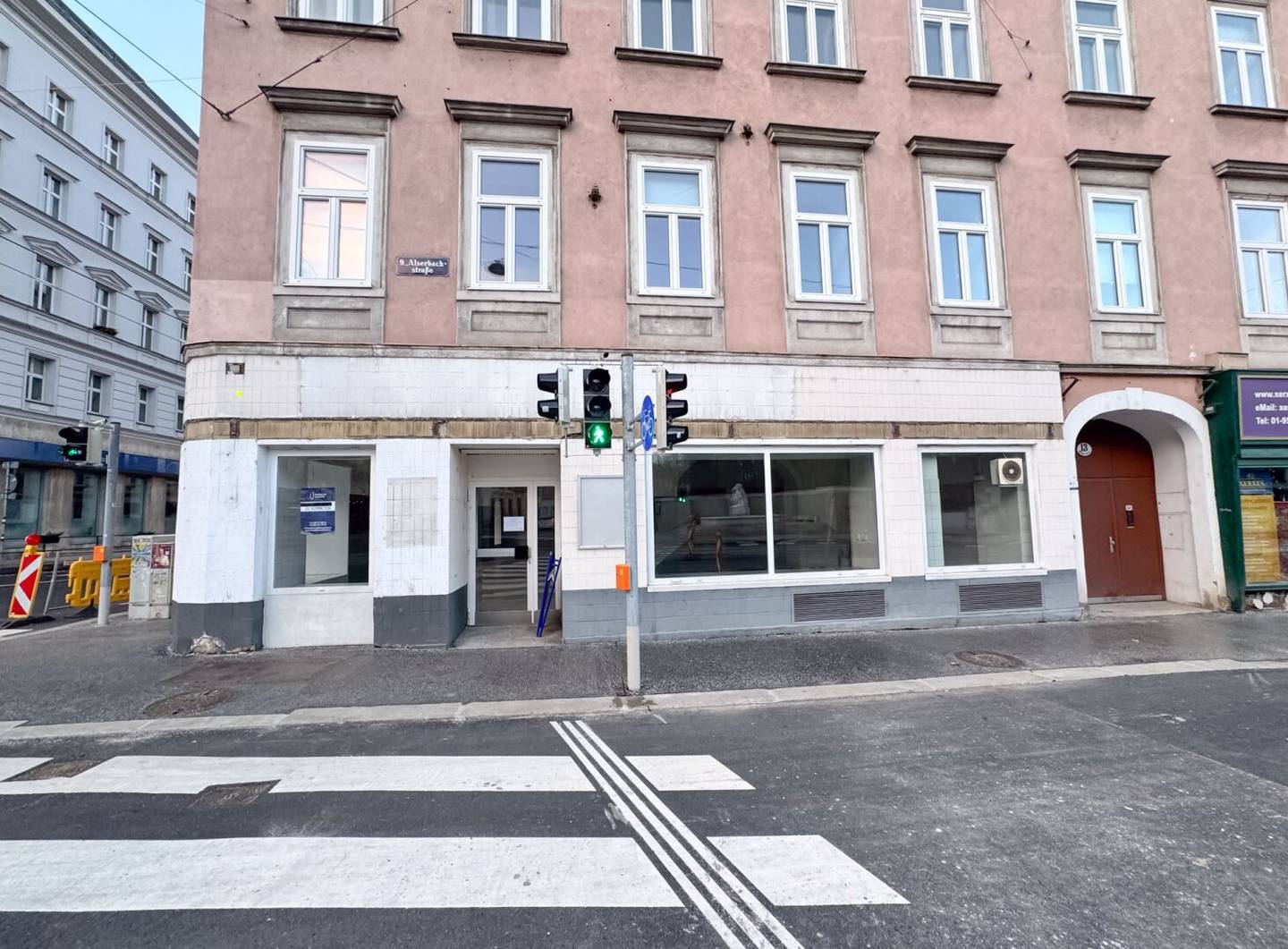 223 m² commercial premises for rent with no fixed term