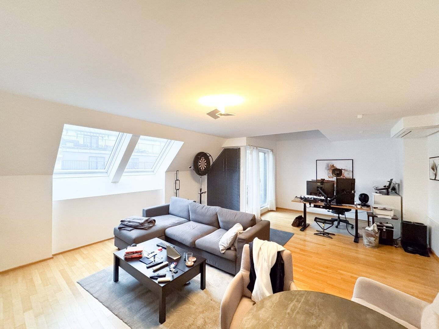 87 m2 Dachgeschoss Maisonette mit 8,74 m2 Terrasse, 4,19 m2 Loggia und Garagenplatz! Nähe Westbahnhof / Burggasse Stadthalle U6