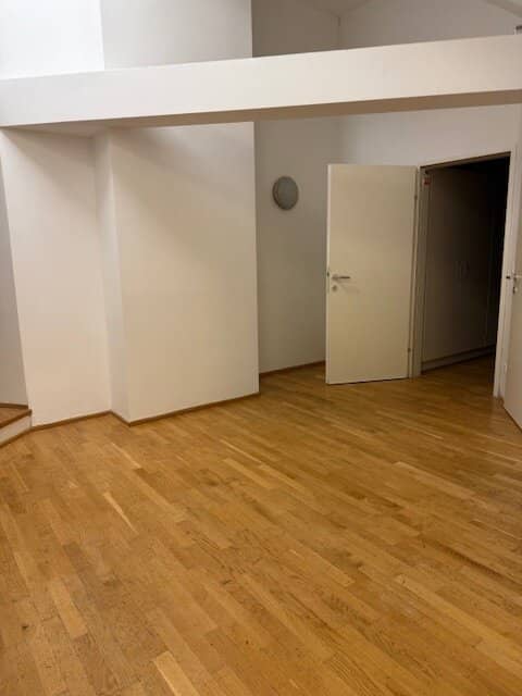 4 Room Spacious Attic Apartment Near Schloss Schönbrunn, Modern Living with a Special Flair