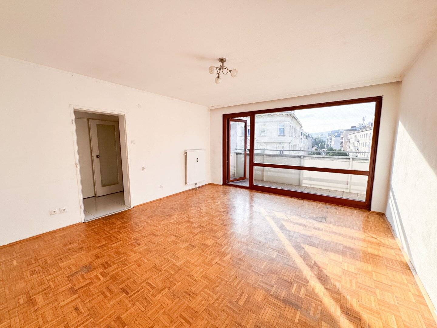 Two-room apartment with loggia for sale near Dresdner Straße U-Bahn