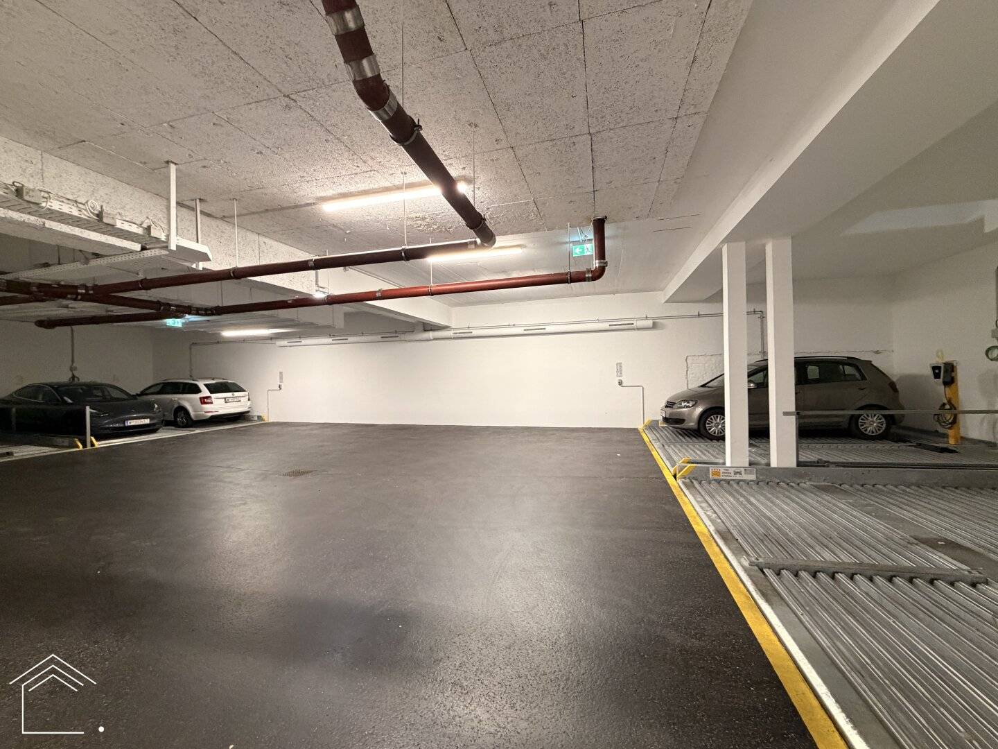 GARAGE - Forklift parking spaces (downstairs) for rent!