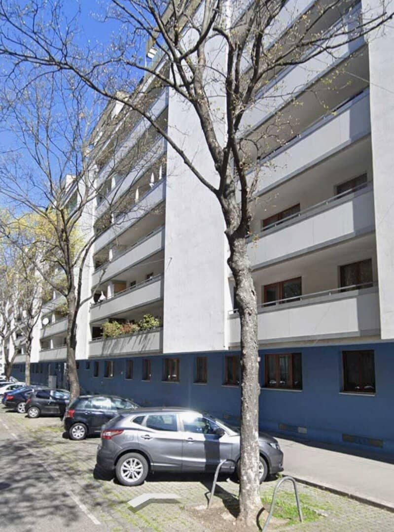 Unbefristet vermietet! Drei Zimmer Wohnung mit Loggia zu verkaufen! Nähe Dresdner Straße U-Bahn!