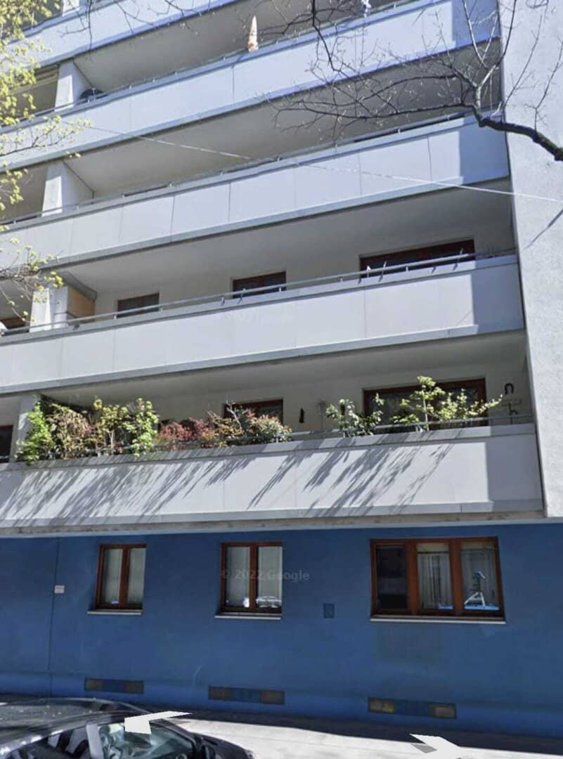 Unbefristet vermietet! Drei Zimmer Wohnung mit Loggia zu verkaufen! Nähe Dresdner Straße U-Bahn!