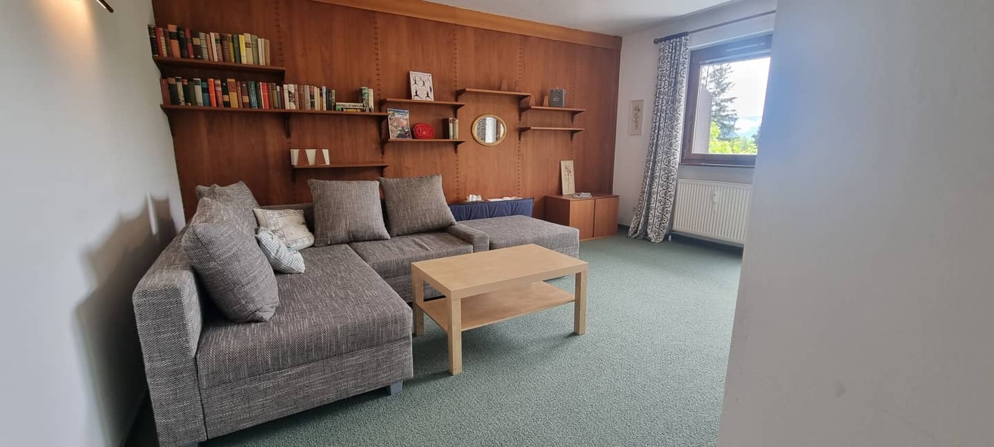 Zweizimmerwohnung in sonniger Lage mit schönem Blick zu vermieten