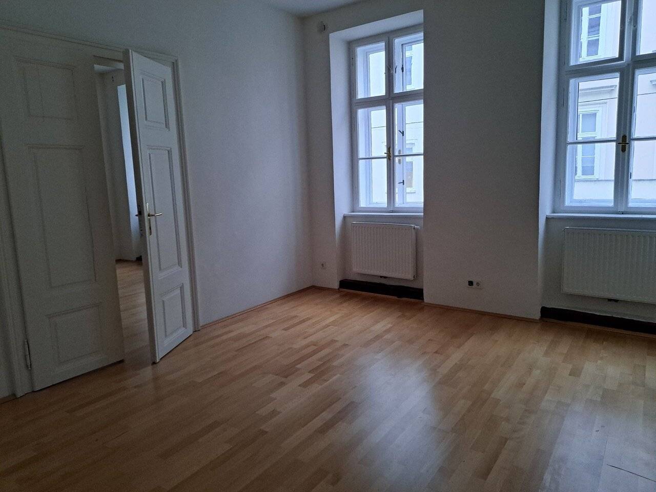9, near Wasagasse Gymnasium Rare gem: Living with purchase option, Unique Biedermeier charm in prime location