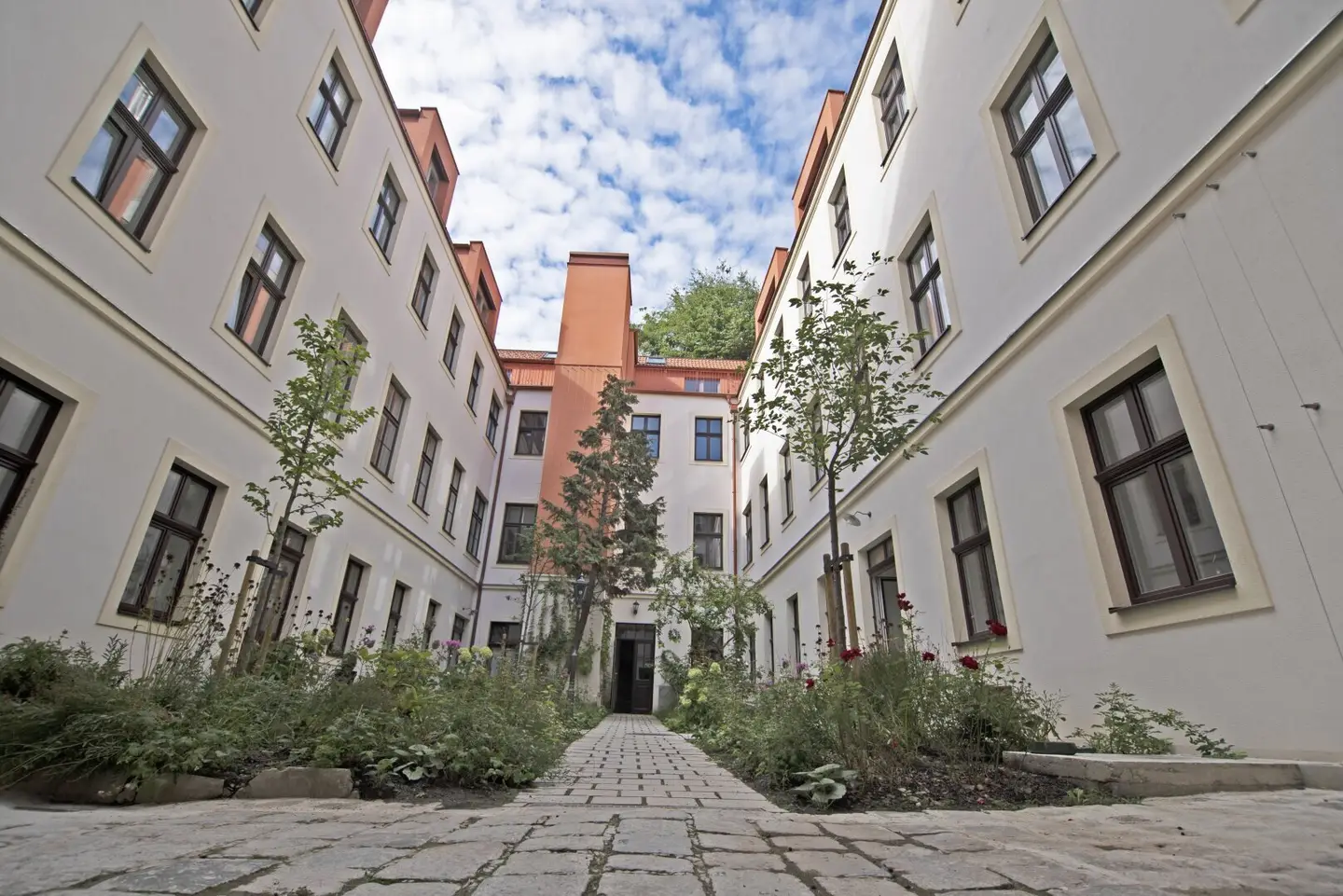 9, near Wasagasse Gymnasium Rare gem: Living with purchase option, Unique Biedermeier charm in prime location